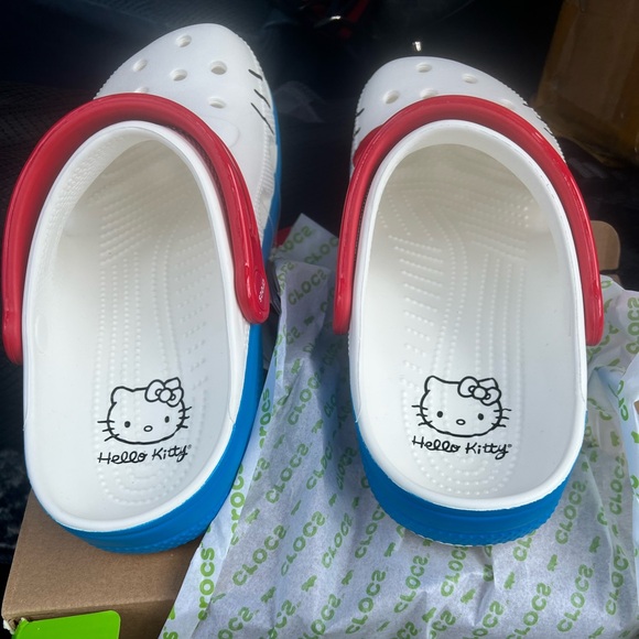 Hello Kitty Crocs - Picture 3 of 3